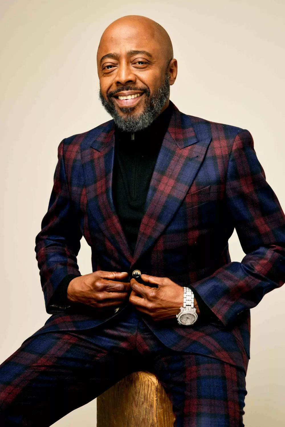Donnell Rawlings in a plaid purple and blue suit. 
